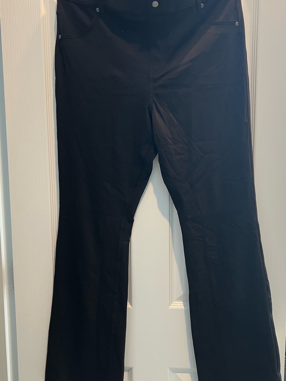 HUE Black Bootcut Pants